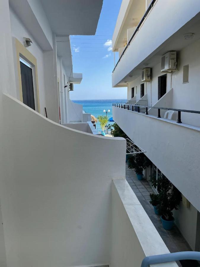 Appartement Giant Woman à Tsoútsouros Extérieur photo