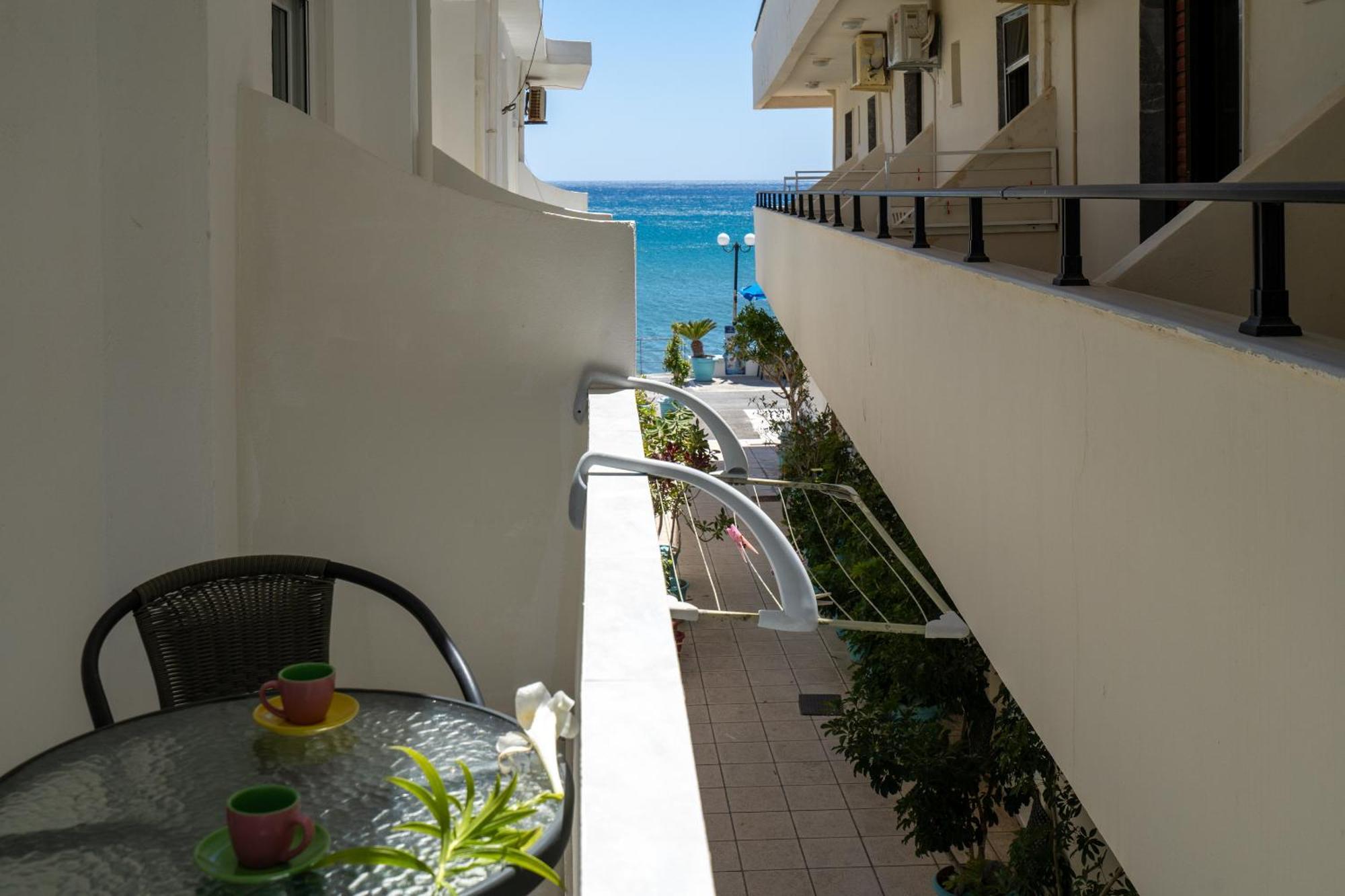 Appartement Giant Woman à Tsoútsouros Extérieur photo