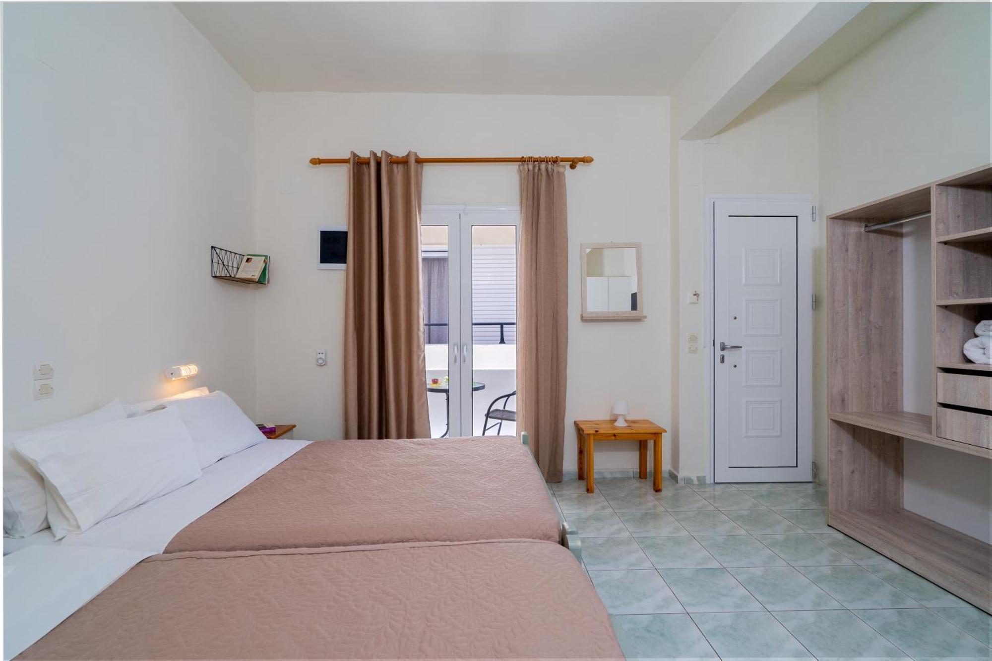 Appartement Giant Woman à Tsoútsouros Extérieur photo