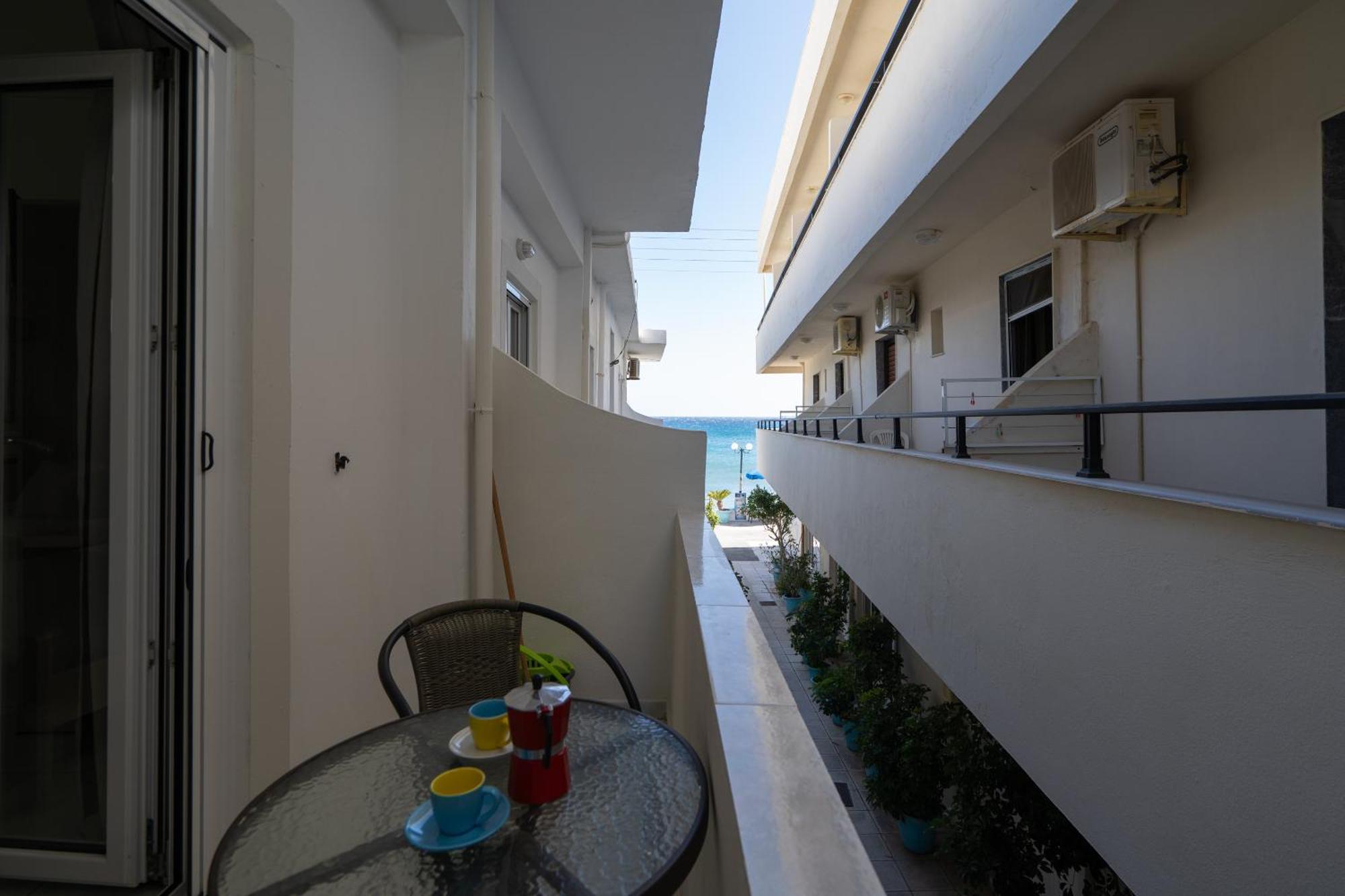 Appartement Giant Woman à Tsoútsouros Extérieur photo