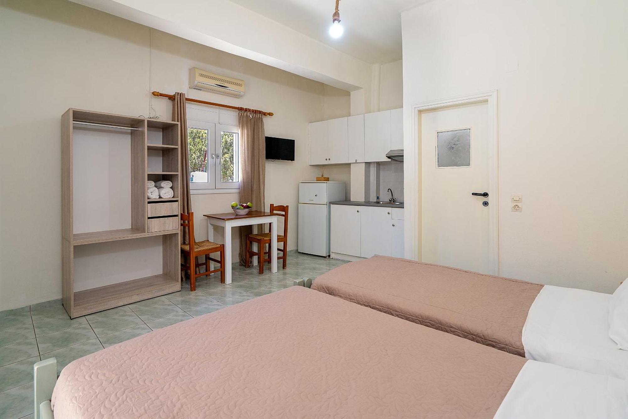 Appartement Giant Woman à Tsoútsouros Extérieur photo